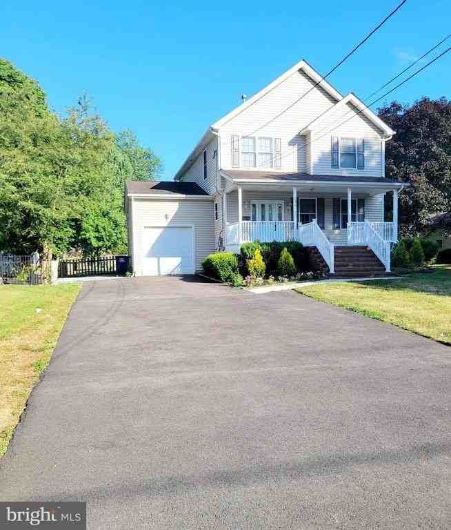 236 Center St - Photo 3 of 50