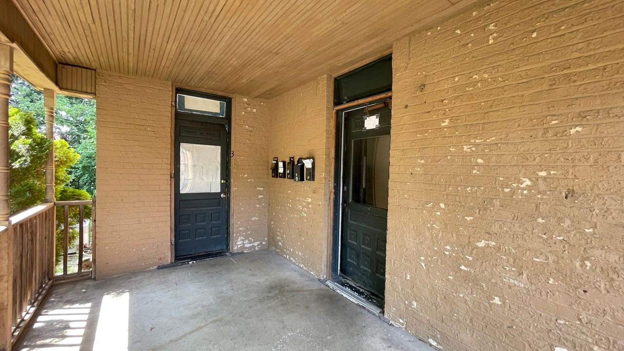 1113 State St - Photo 2 of 10