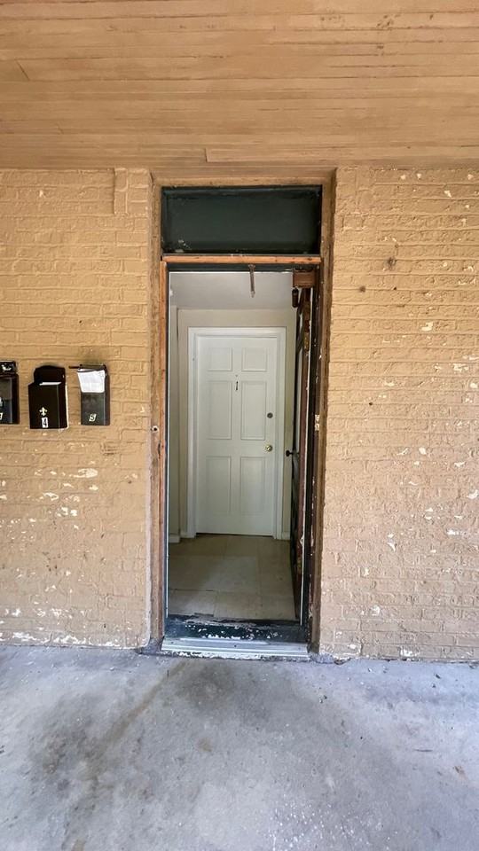 1113 State St - Photo 3 of 10