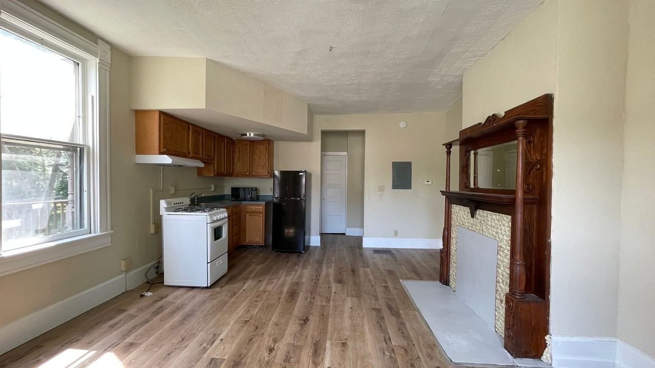1113 State St - Photo 6 of 10