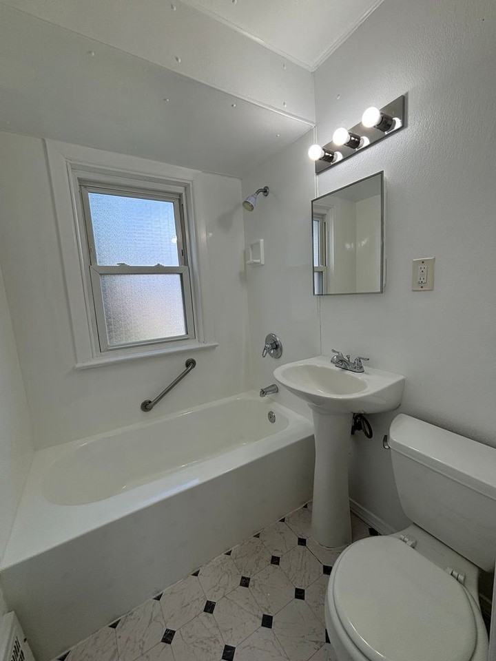 10601 Penfield Ave - Photo 7 of 12