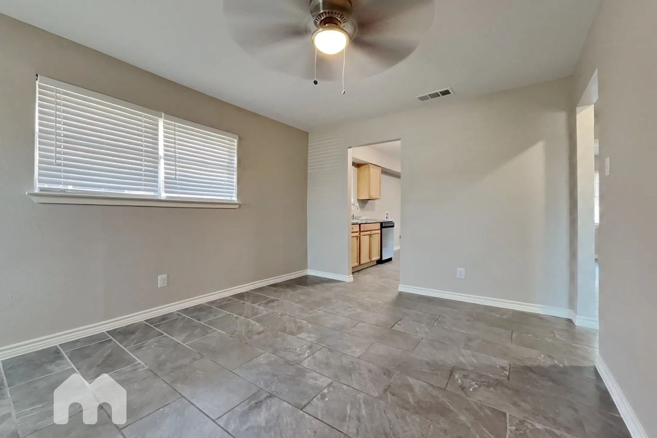 1307 S Cardinal Dr Apt B - Photo 2 of 13