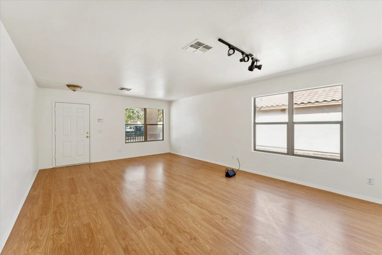 15741 W Watson Ln - Photo 2 of 20