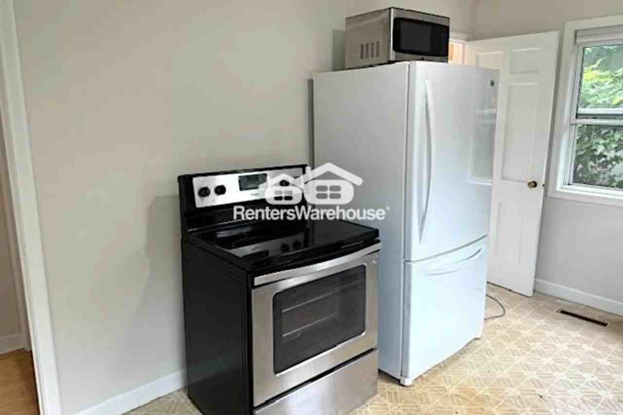 2644 Vernon Ave S - Photo 3 of 11