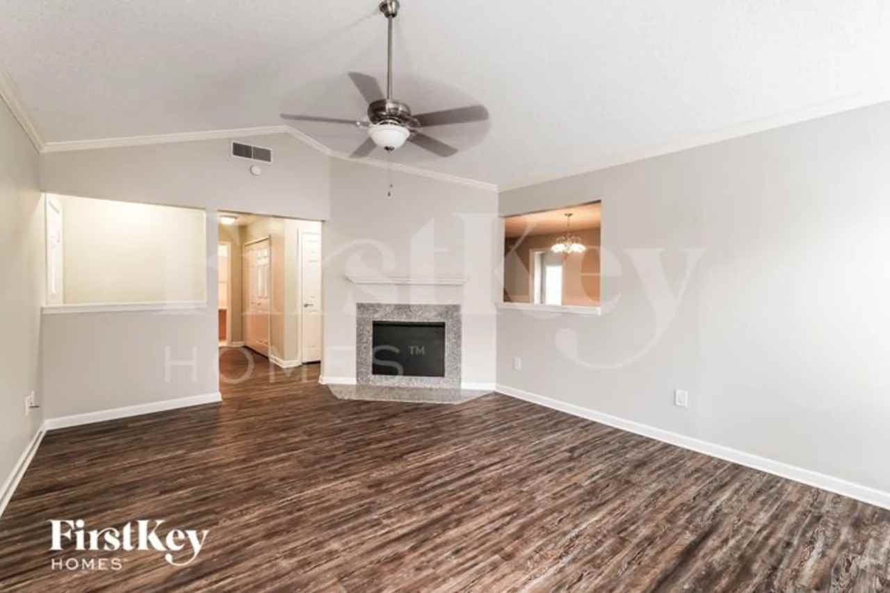 7027 Silvermill Dr - Photo 2 of 16