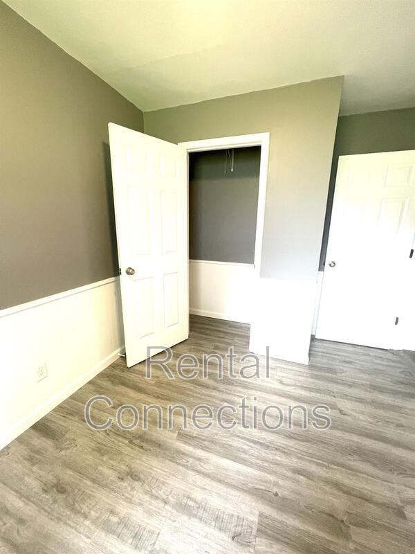 1205 S Madison St - Photo 2 of 9