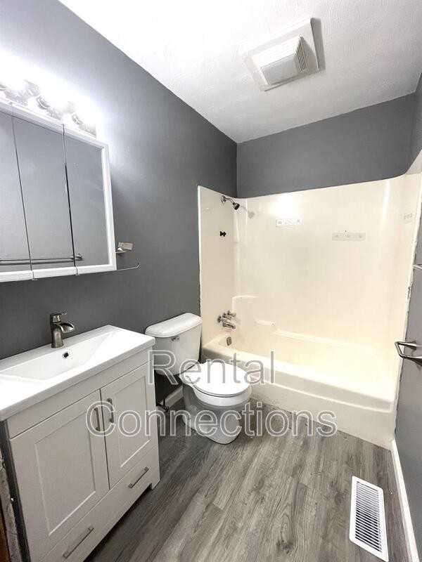 1205 S Madison St - Photo 3 of 9