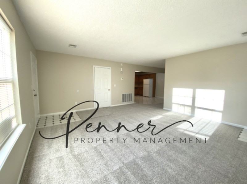 304 N Austin St #B - Photo 2 of 10