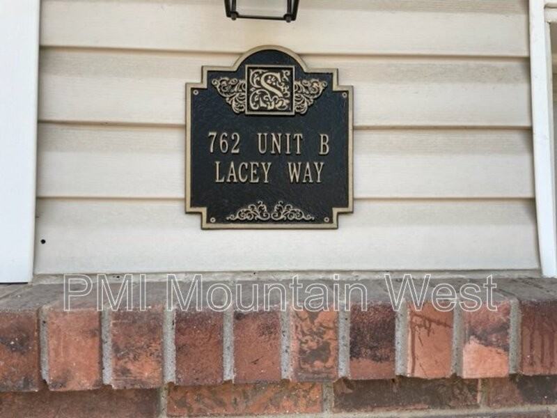 762 Lacey Way #B - Photo 4 of 30