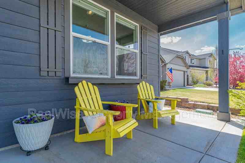 872 Nw 24th Way - Photo 3 of 33