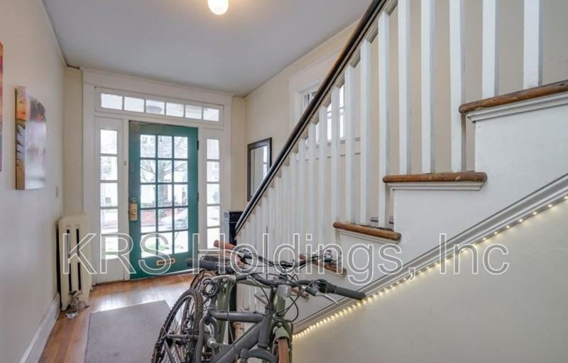 726 W Princess Anne Rd #1 - Photo 4 of 23