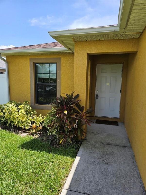 1630 Sw 33rd Ter - Photo 2 of 11