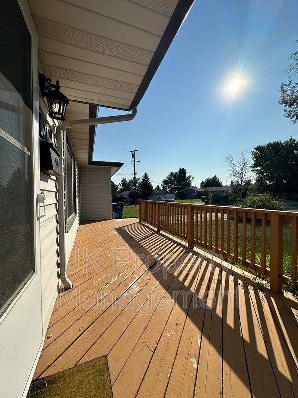 710 48th St S - Photo 3 of 35