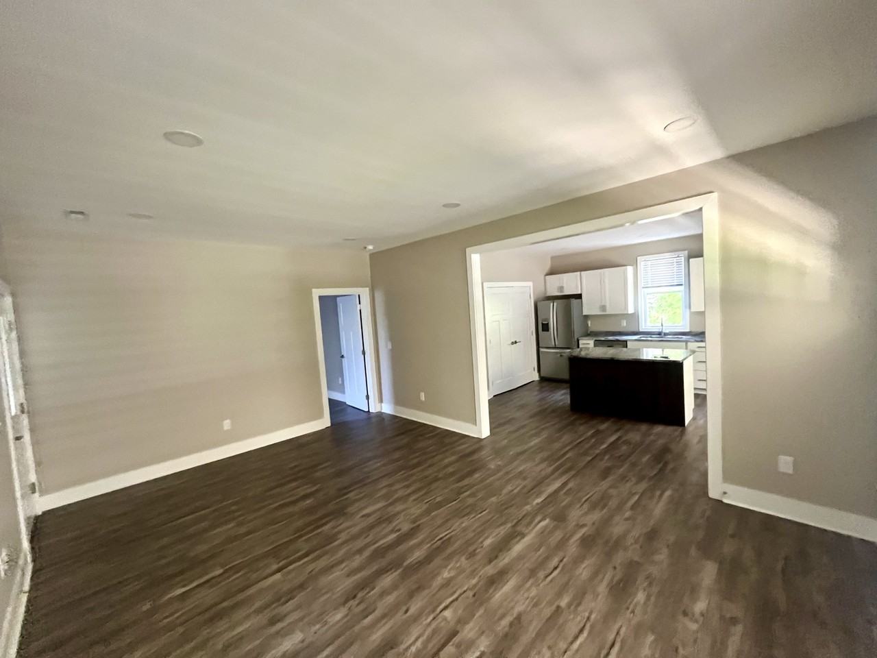 430 W Locust St - Photo 5 of 16