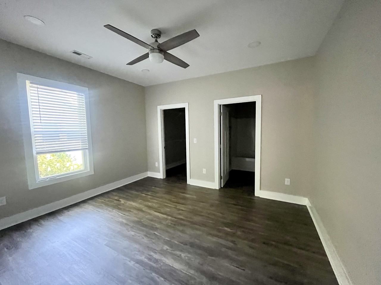 430 W Locust St - Photo 7 of 16