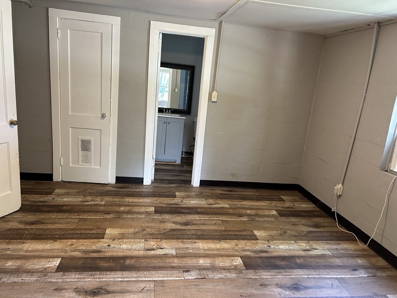 424 E Chappell St - Photo 2 of 4