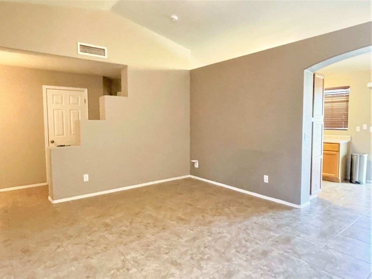 7182 W Hunnington Dr - Photo 3 of 21