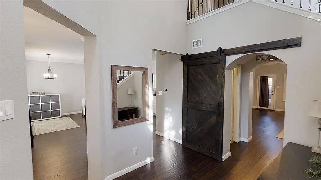 18416 Woodpond Pl - Photo 3 of 30