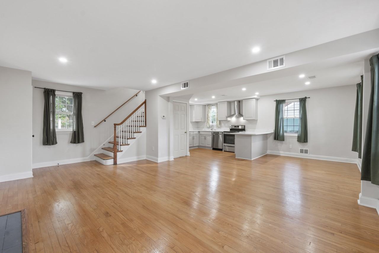 2114 Beechwood Rd - Photo 3 of 28
