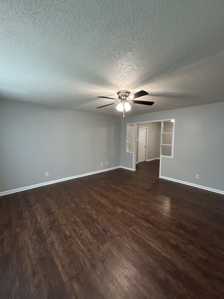 1010 Oneal St - Photo 2 of 10