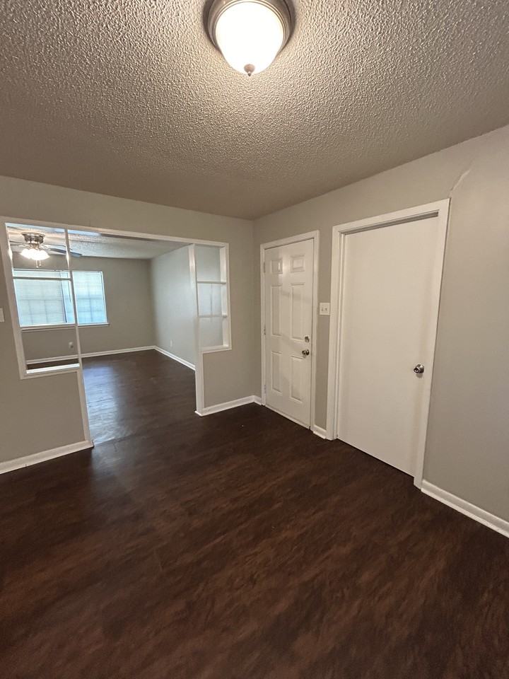 1010 Oneal St - Photo 4 of 10