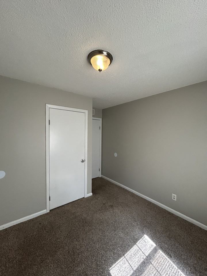 1010 Oneal St - Photo 6 of 10