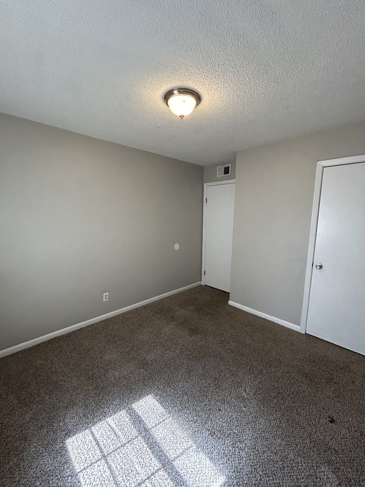 1010 Oneal St - Photo 7 of 10