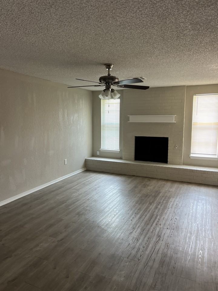 10101 S Klein Ave - Photo 3 of 15