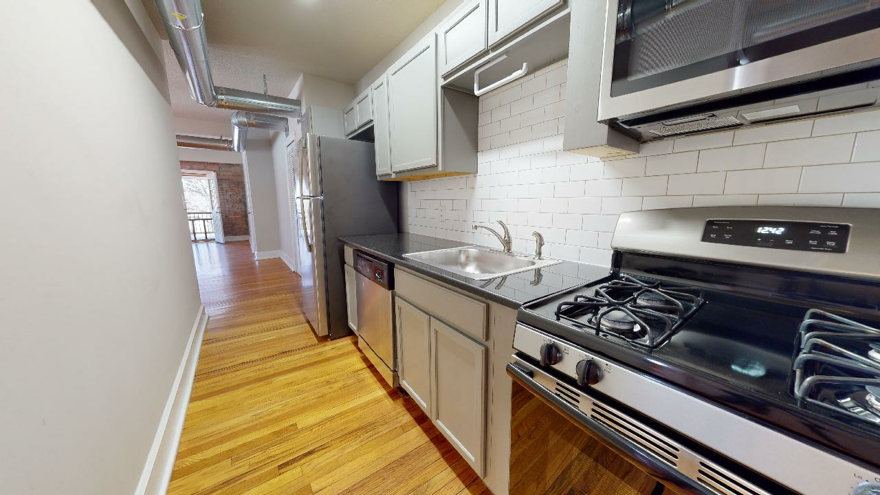 6020 Rockhill Rd | Updated Brookside Apartment - Photo 3 of 23