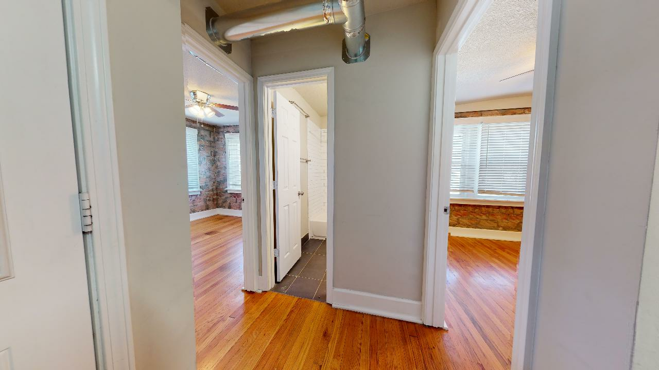 6020 Rockhill Rd | Updated Brookside Apartment - Photo 4 of 23