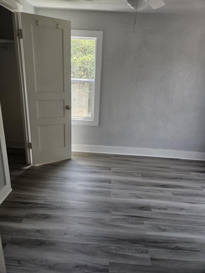 SW J Triplex - Photo 3 of 4