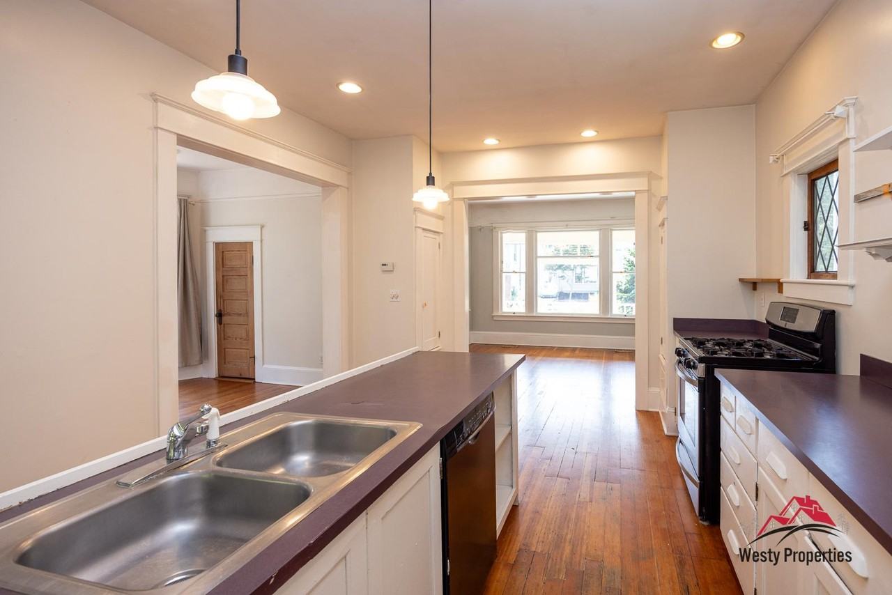 2445 Se Belmont St - Photo 6 of 13