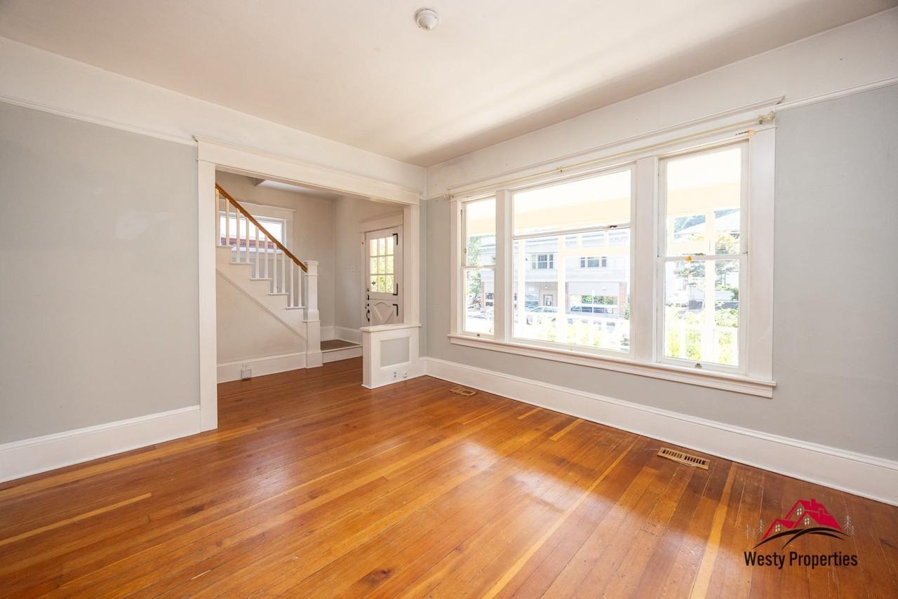 2445 Se Belmont St - Photo 7 of 13