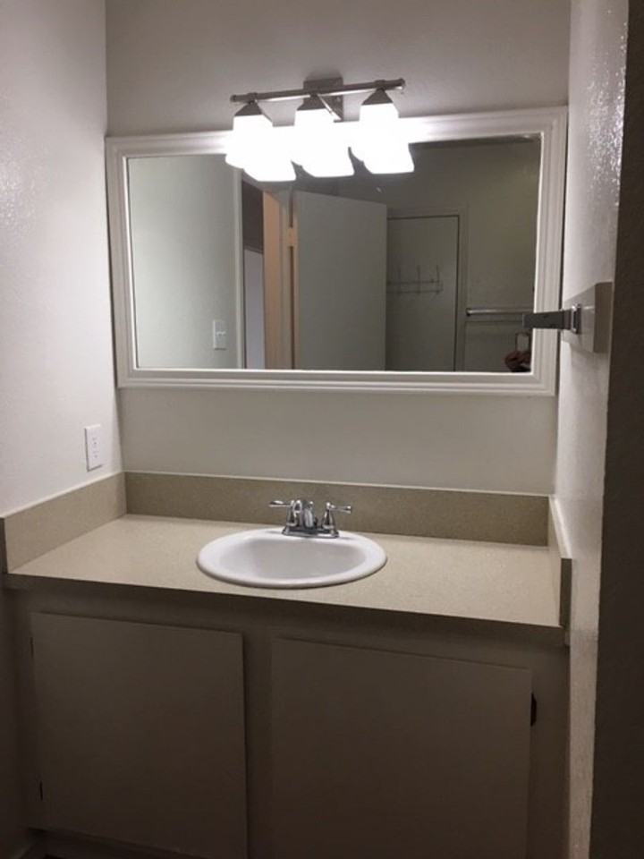 Various - Photo 5 of 7