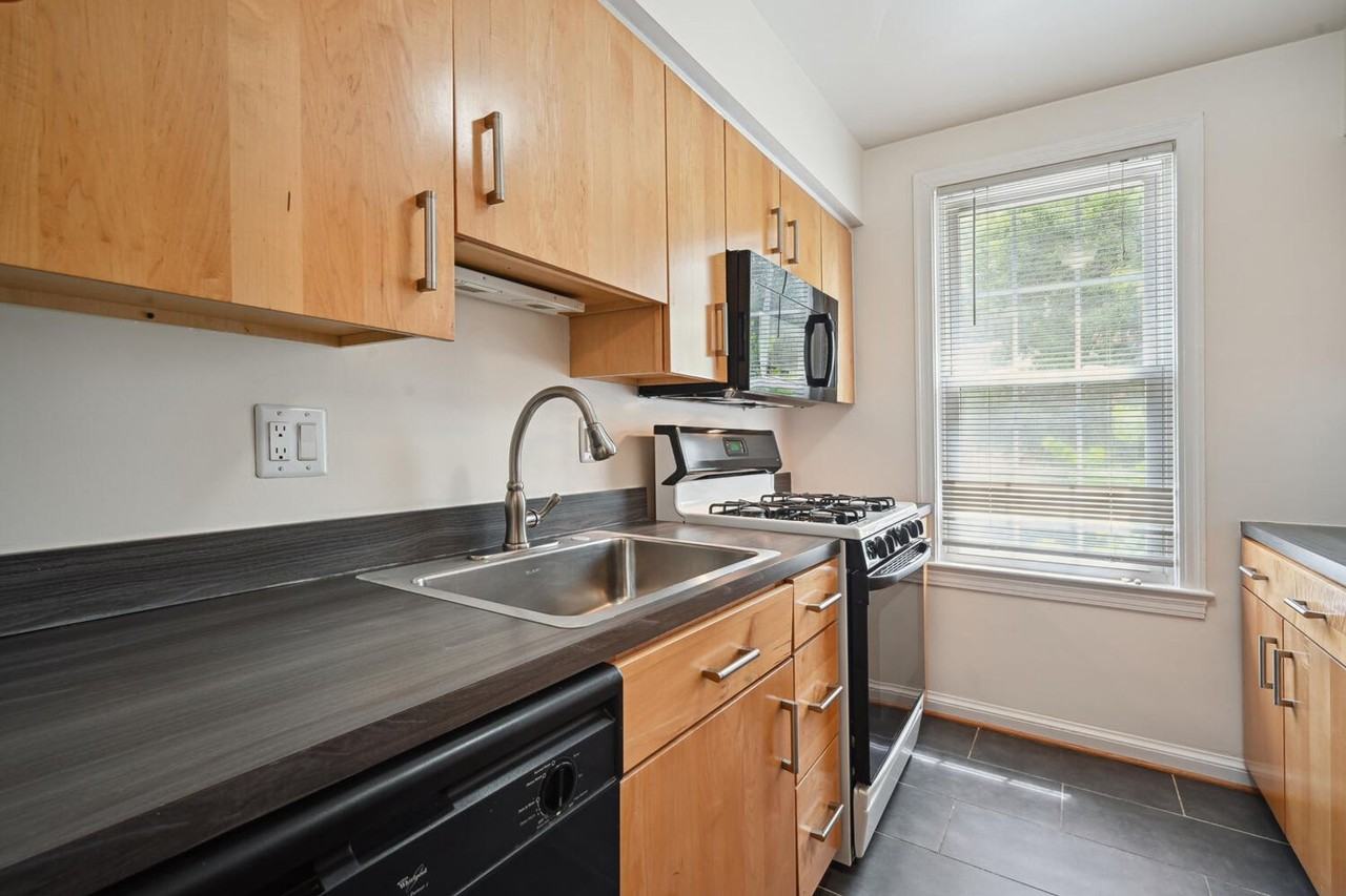 2727 Ordway St Nw #3 - Photo 5 of 15