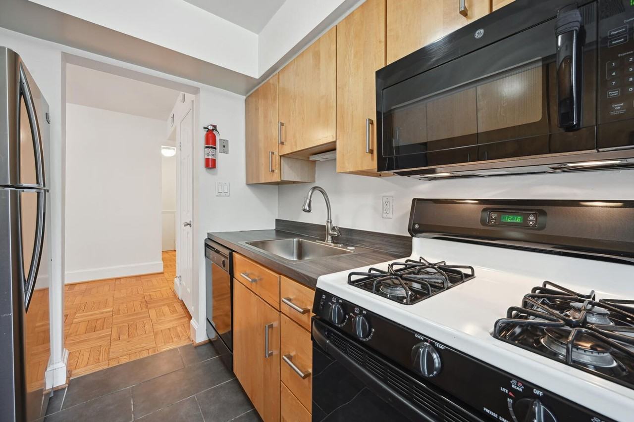 2727 Ordway St Nw #3 - Photo 6 of 15
