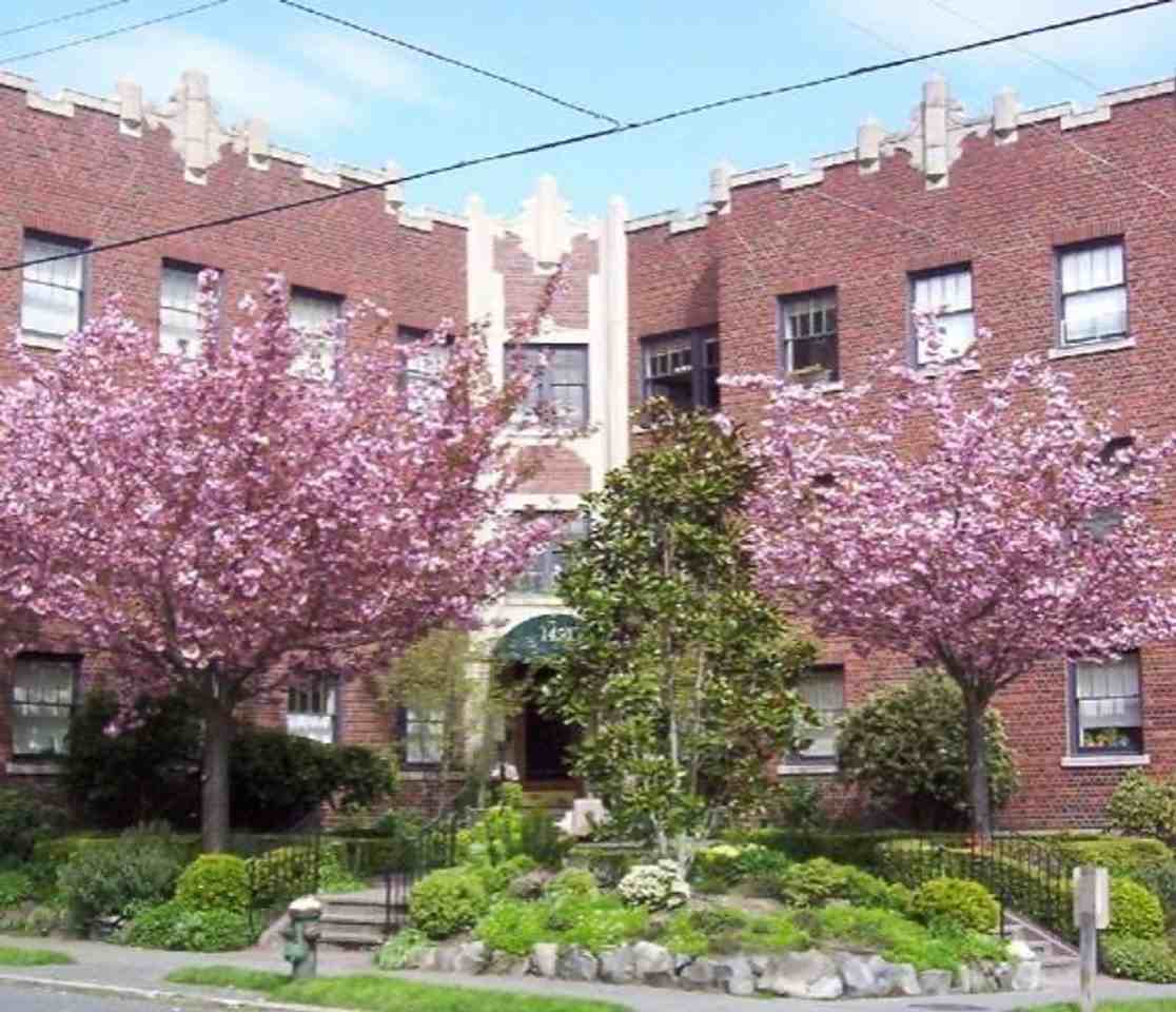 Astor Court Apartments - Photo 2 of 15