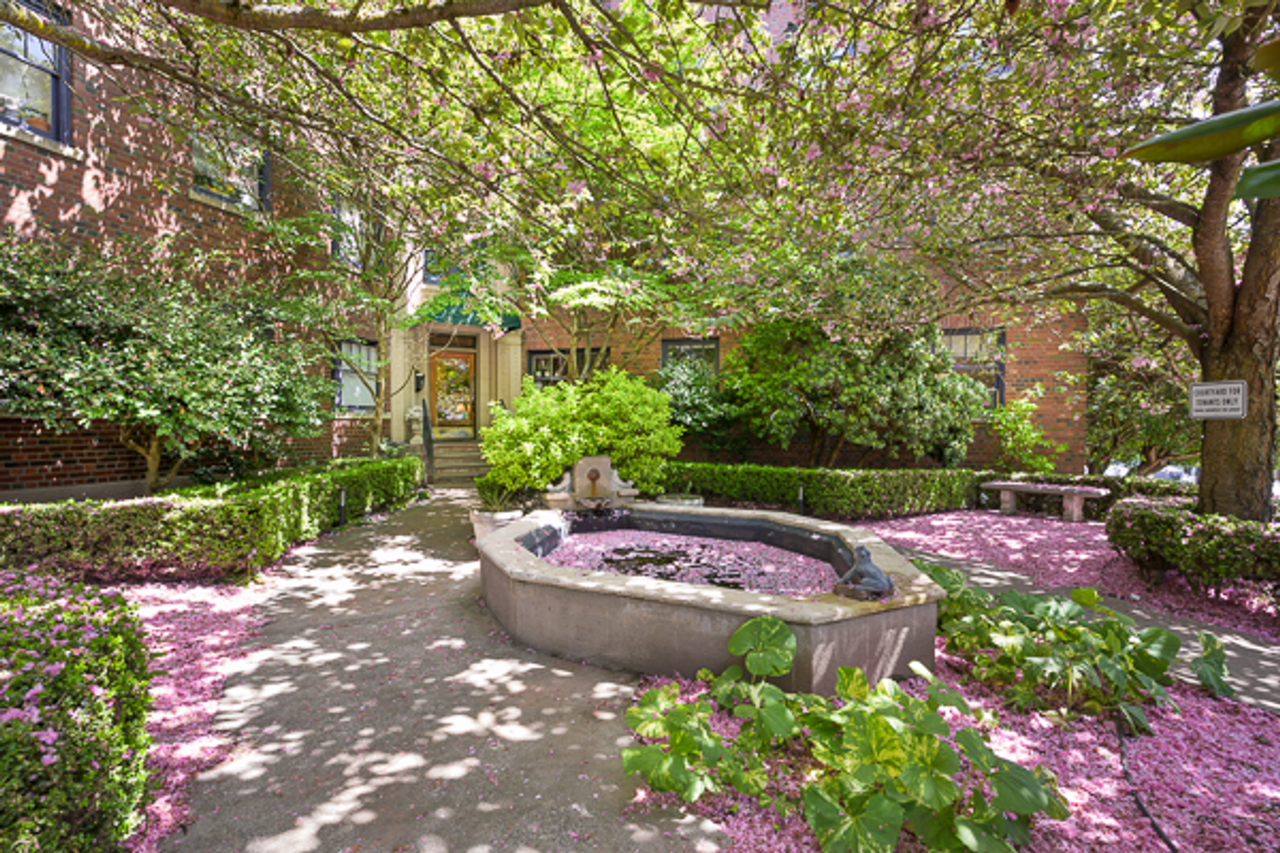 Astor Court Apartments - Photo 3 of 15