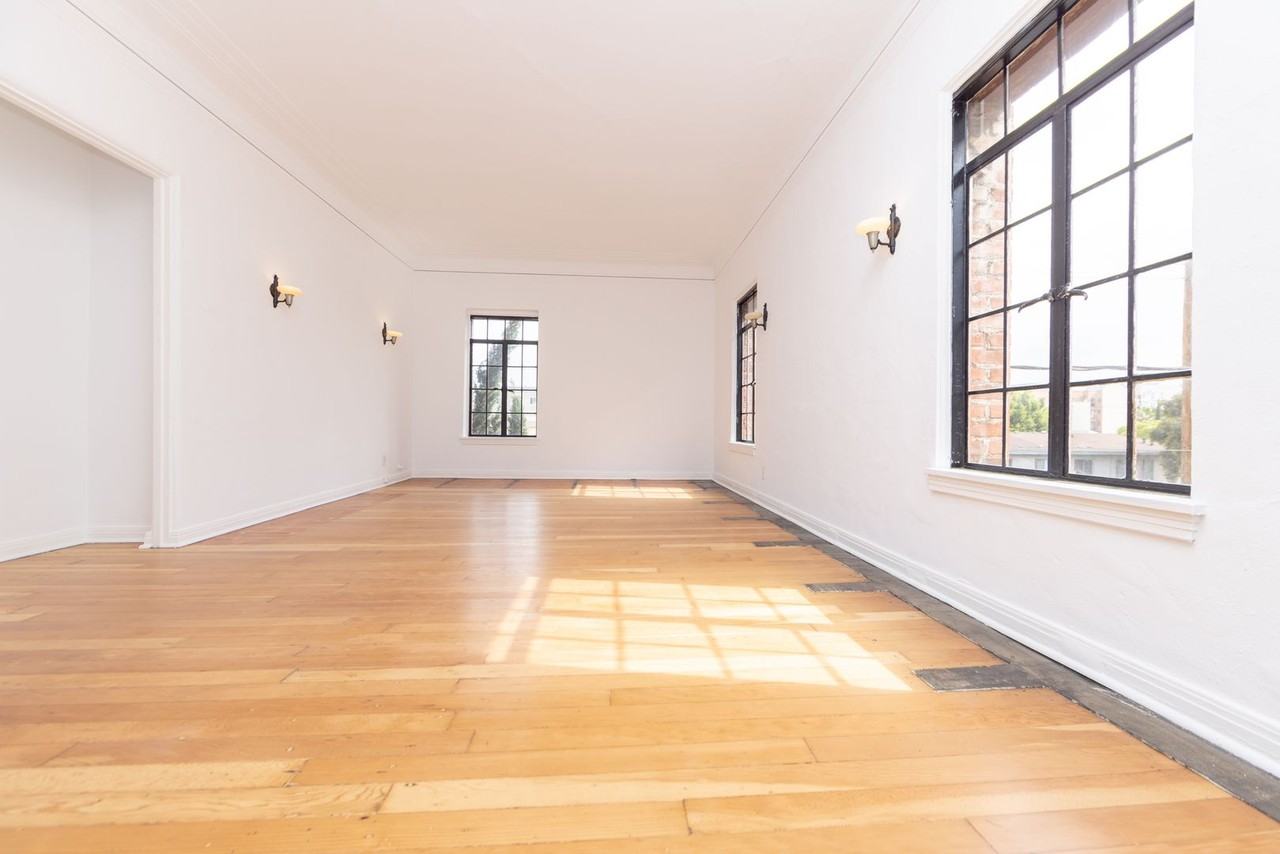 Chateau Duval - Photo 6 of 9