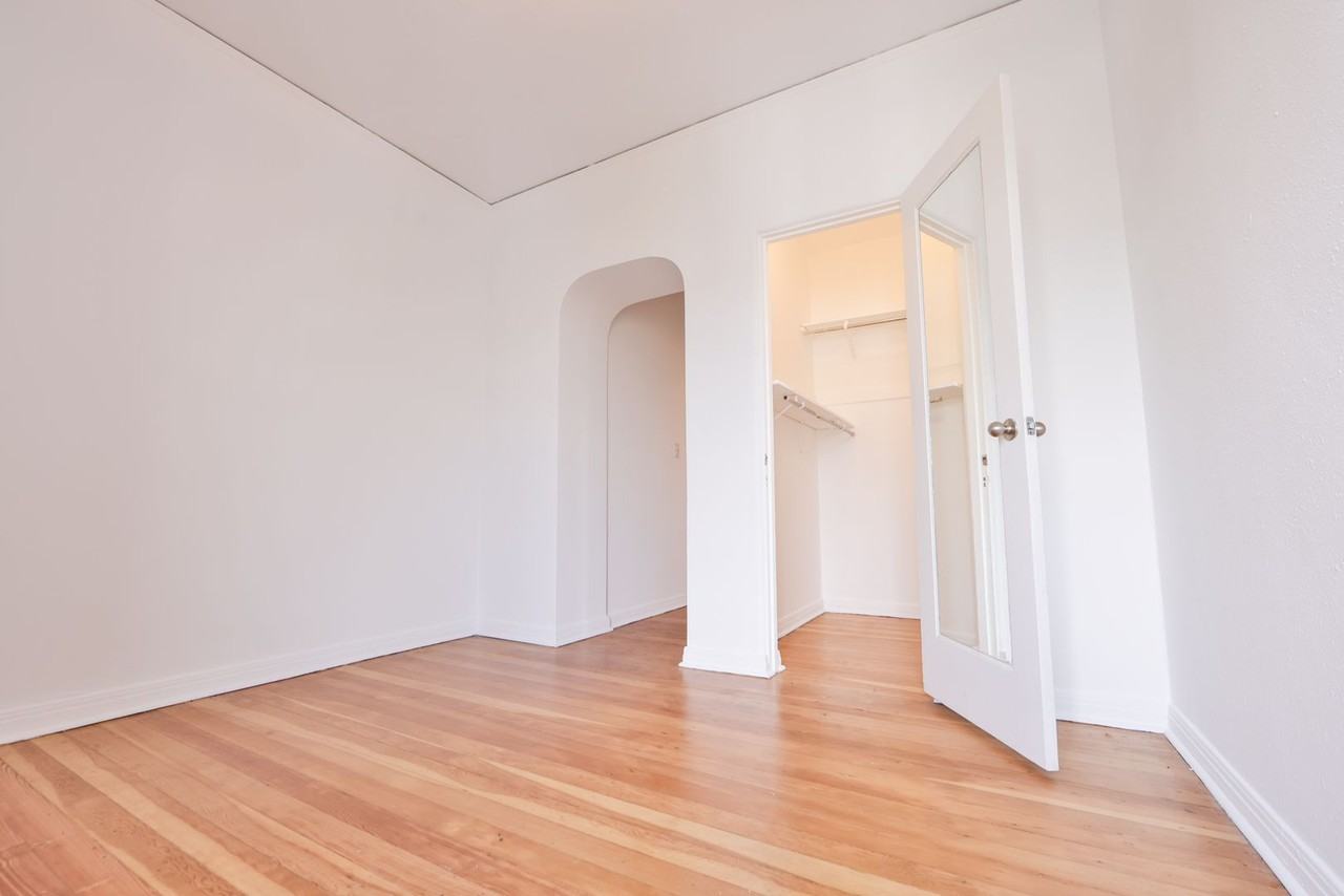 Chateau Duval - Photo 7 of 9