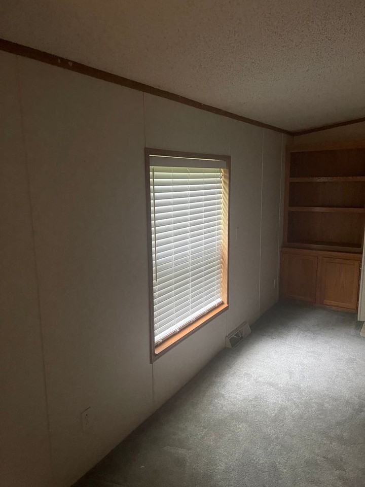 872 Wallace Dr - Photo 2 of 10