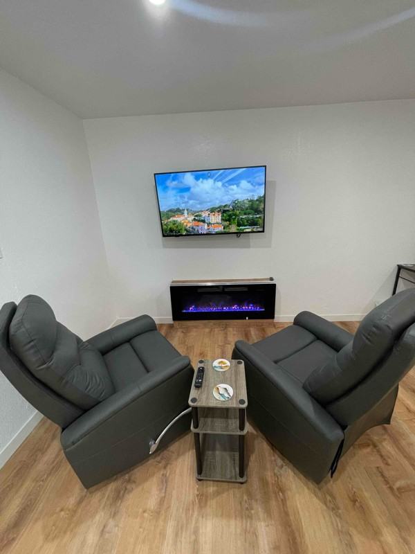 600 E 8th St - Photo 6 of 34