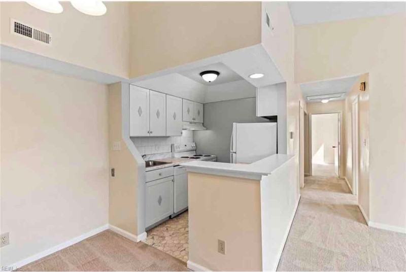 144 Haverford Ct - Photo 3 of 6