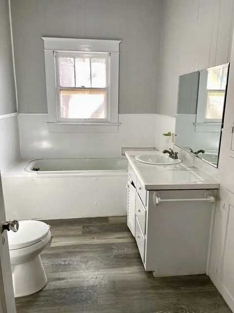 903 W Liveoak St #NA - Photo 2 of 10