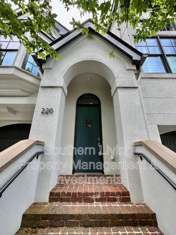 220 Wendover Heights Cir - Photo 2 of 21