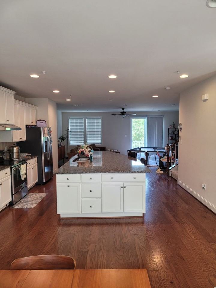 210 Oyster Bay Pl - Photo 2 of 16