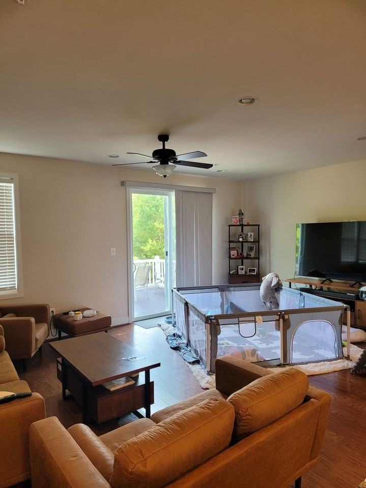 210 Oyster Bay Pl - Photo 3 of 16