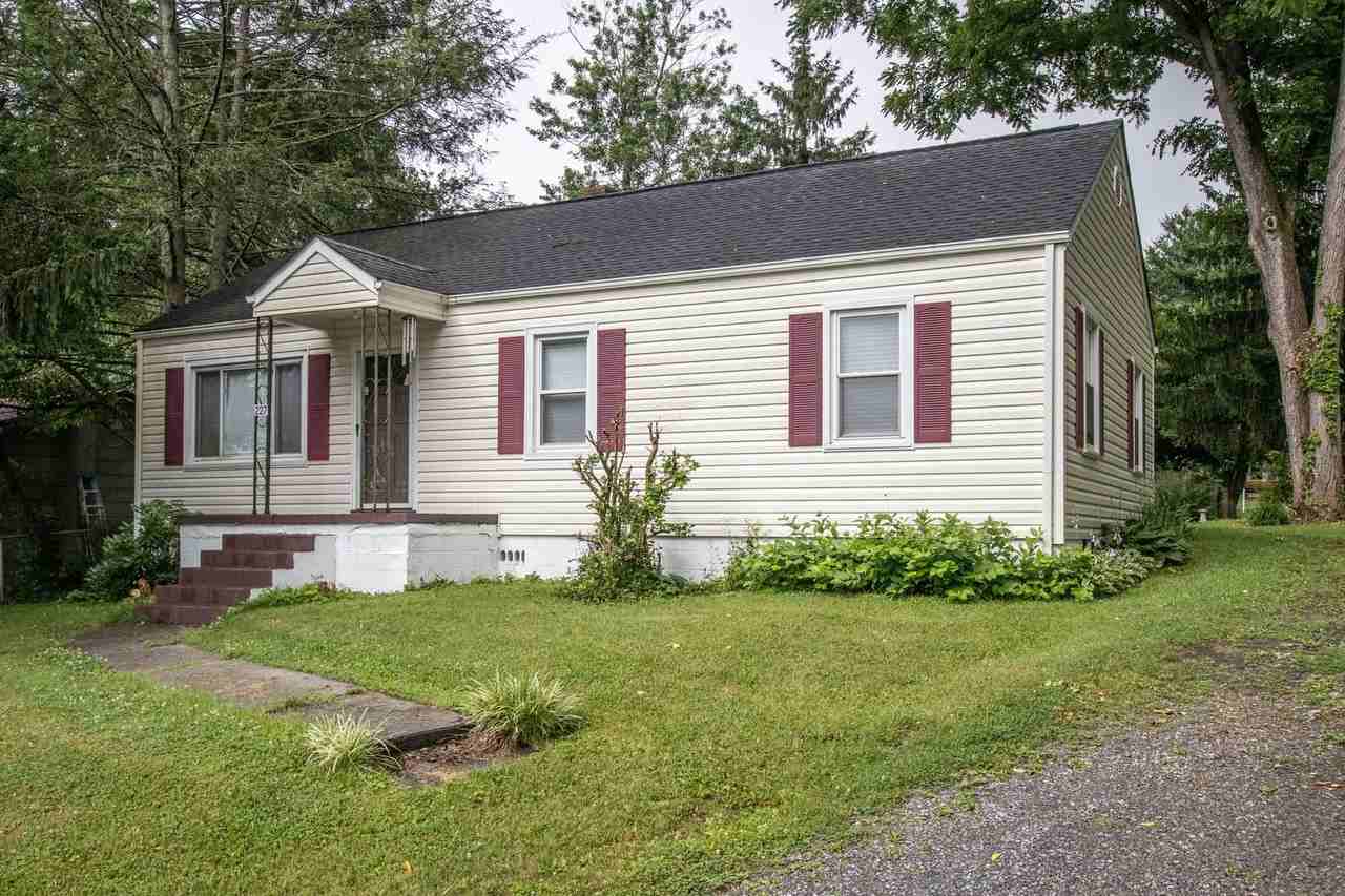 227 Hughes St Sw - Photo 2 of 31