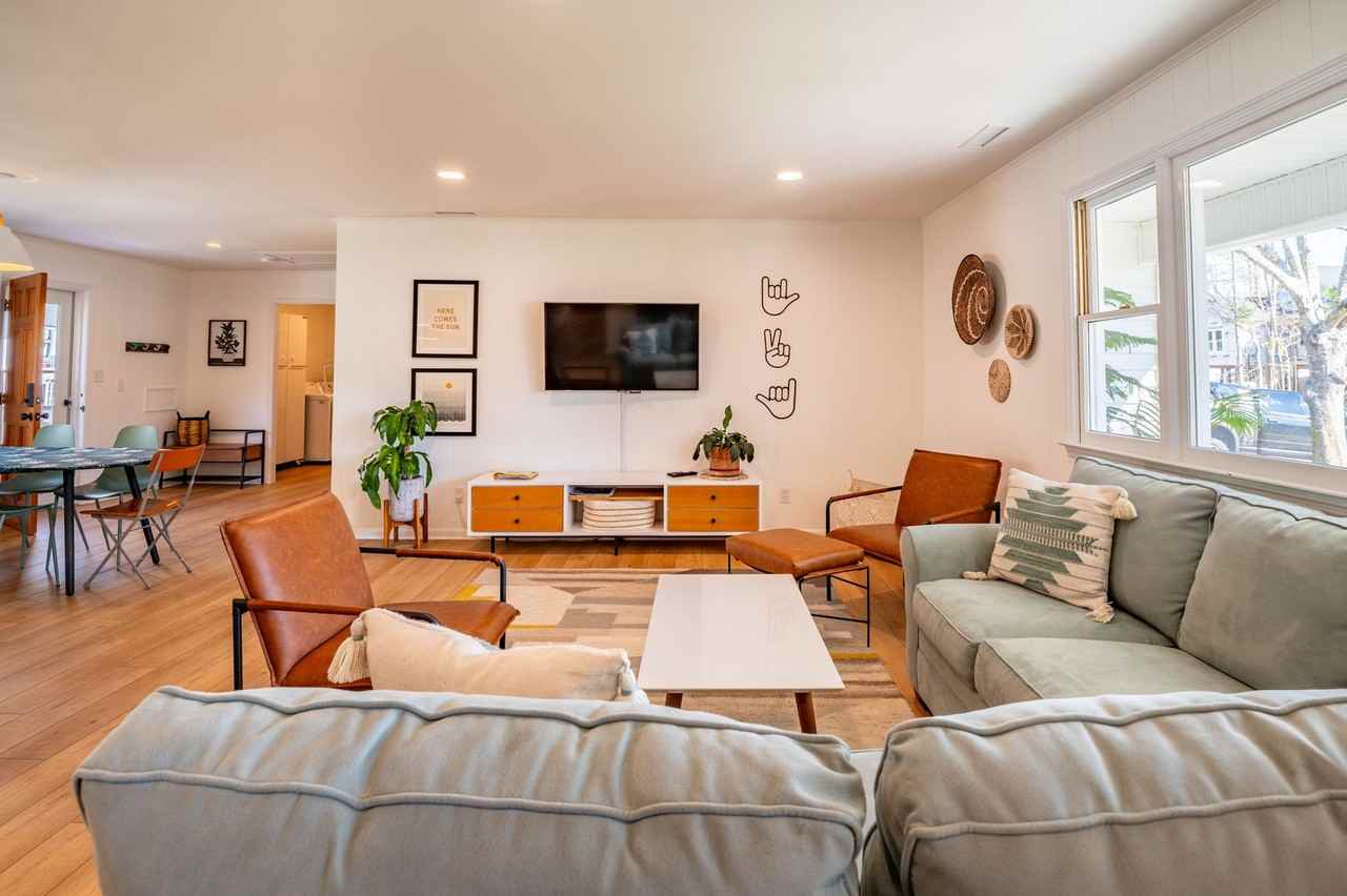 215 Sunny & Chair @ 215 NE 63rd Street - Photo 5 of 29