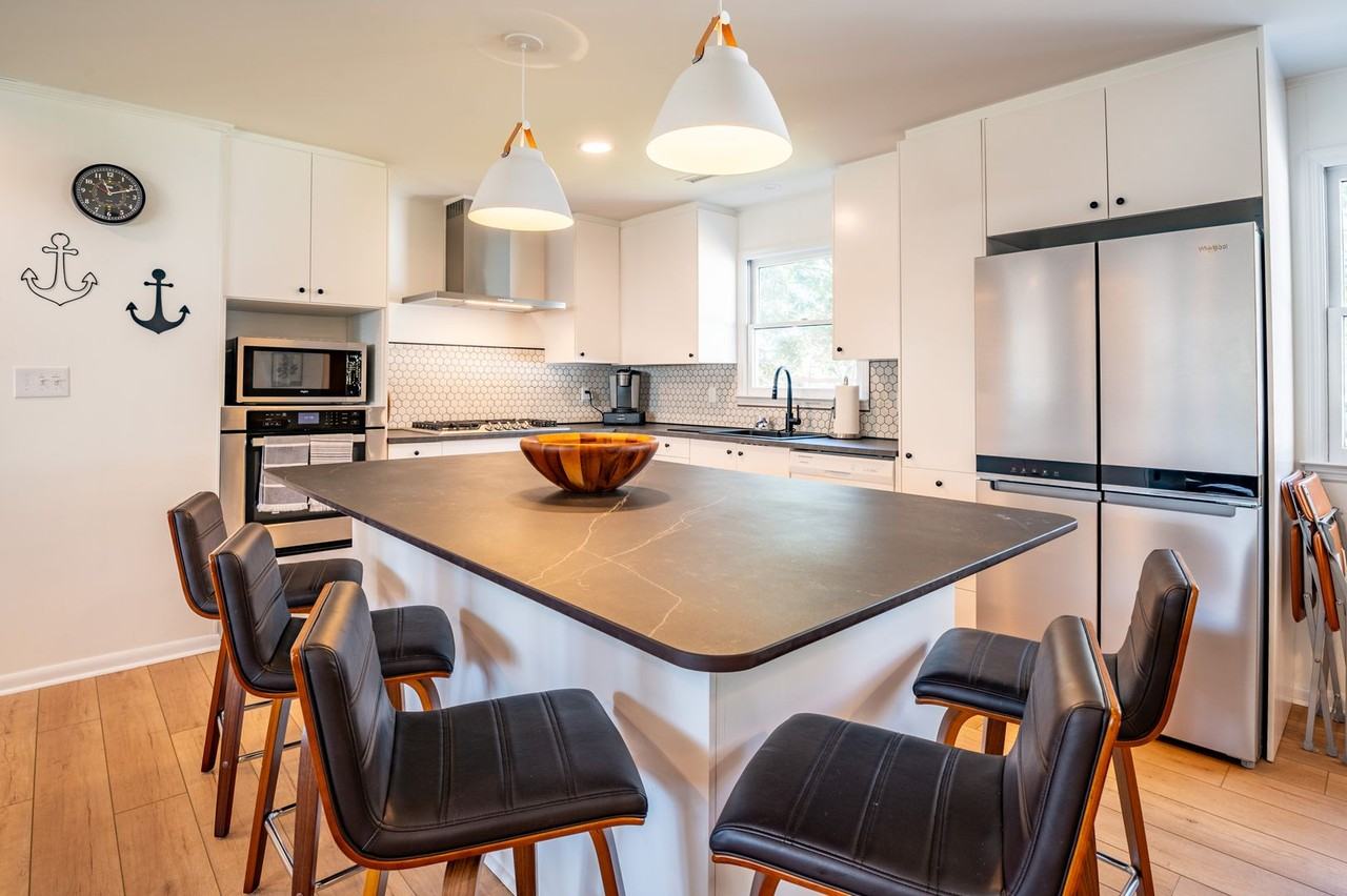 215 Sunny & Chair @ 215 NE 63rd Street - Photo 2 of 29